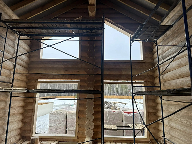 Обсада и подготовка к установке панорамных окон в срубе. Высота  внутри сруба 6,4 м